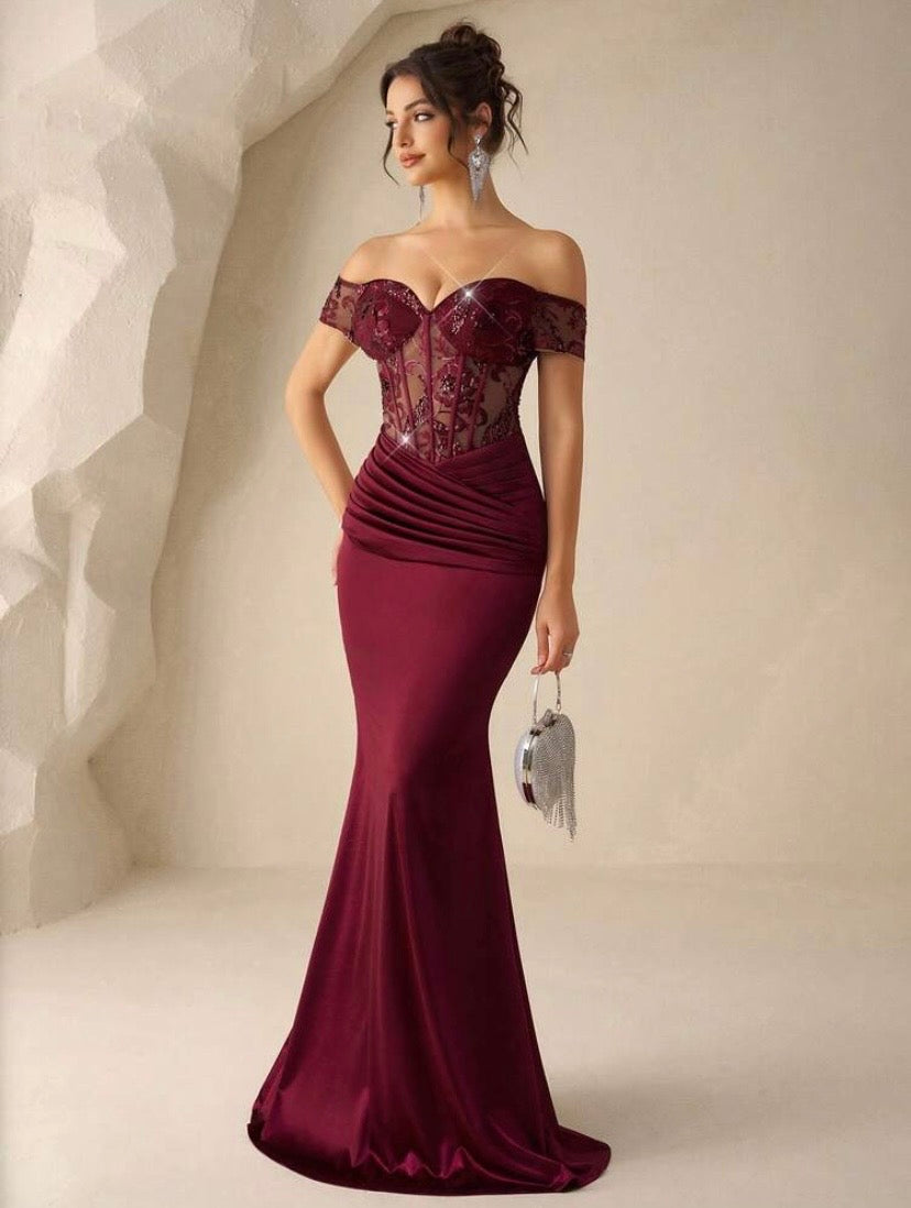 Robe de soirée sirène élégante à épaules dénudées avec finitions satinées transparentes et broderies à sequins, idéale pour galas, mariages, cérémonies et événements formels