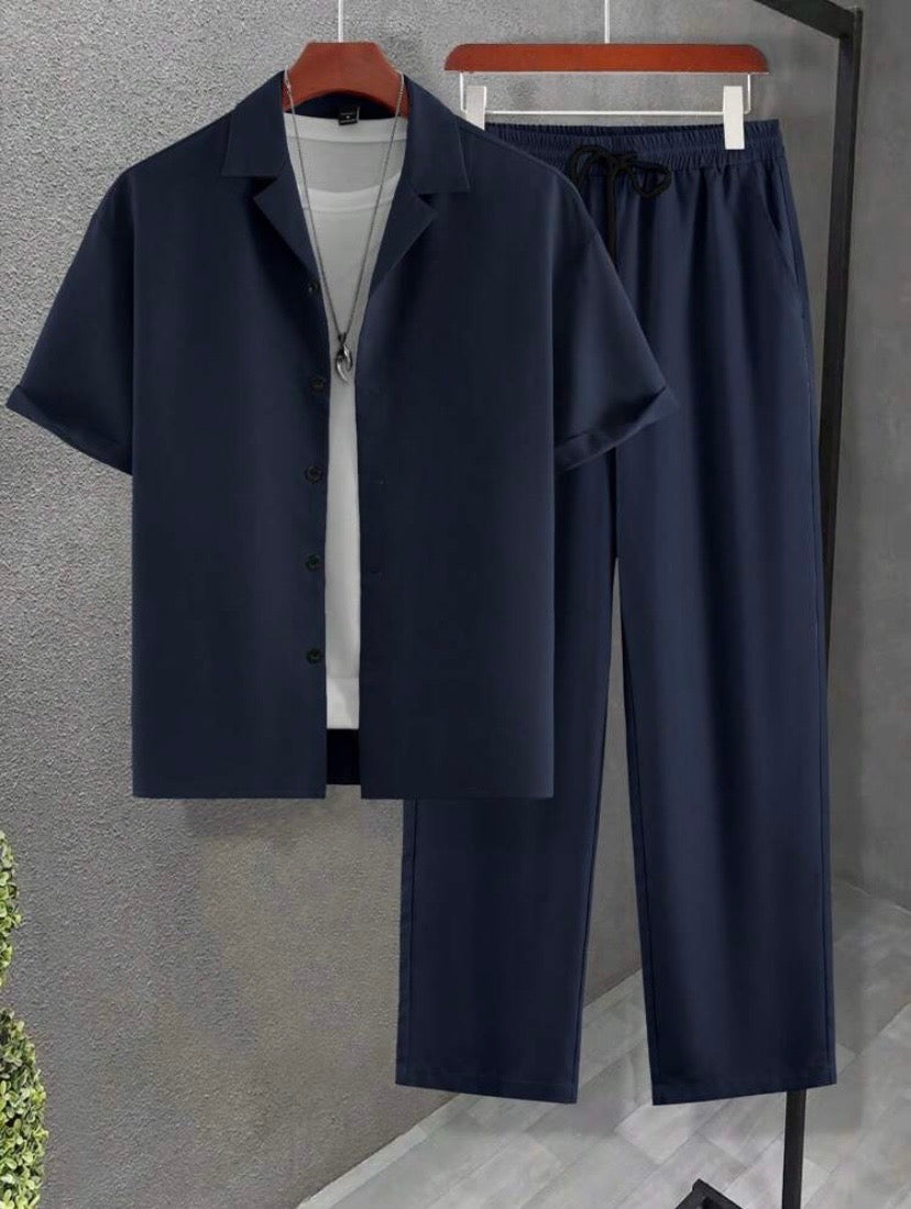 Ensemble décontracté pour homme coupe ample en couleur unie avec chemise à col à revers et pantalon confortable.