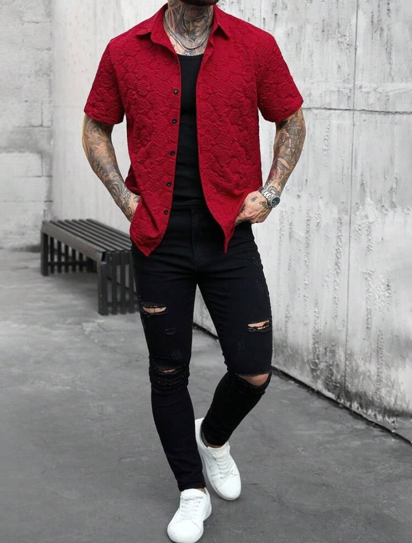 Chemise décontractée pour homme à manches courtes et boutons sur le devant, coupe simple et élégante pour l’été.