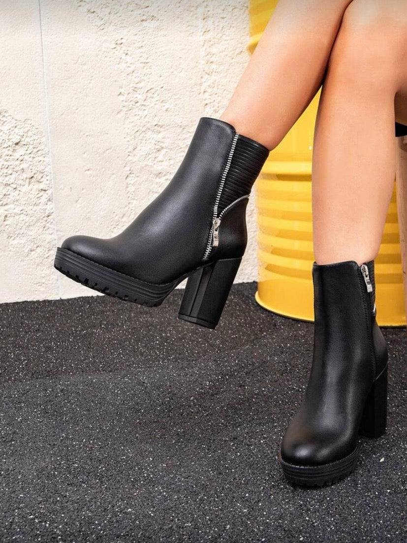 Bottines Chelsea Femme à Plateforme – Bout Rond, Talon Épais, Style Élégant avec Détails Raffinés