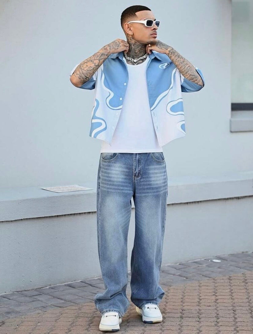 Chemise décontractée pour homme à coupe ample avec col rabattu et imprimé digital, idéale pour un style estival moderne.