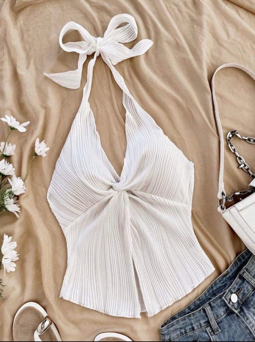 Top camisole tendance pour femme avec col halter, dos ouvert, détail noué et fente élégante pour un style séduisant et moderne
