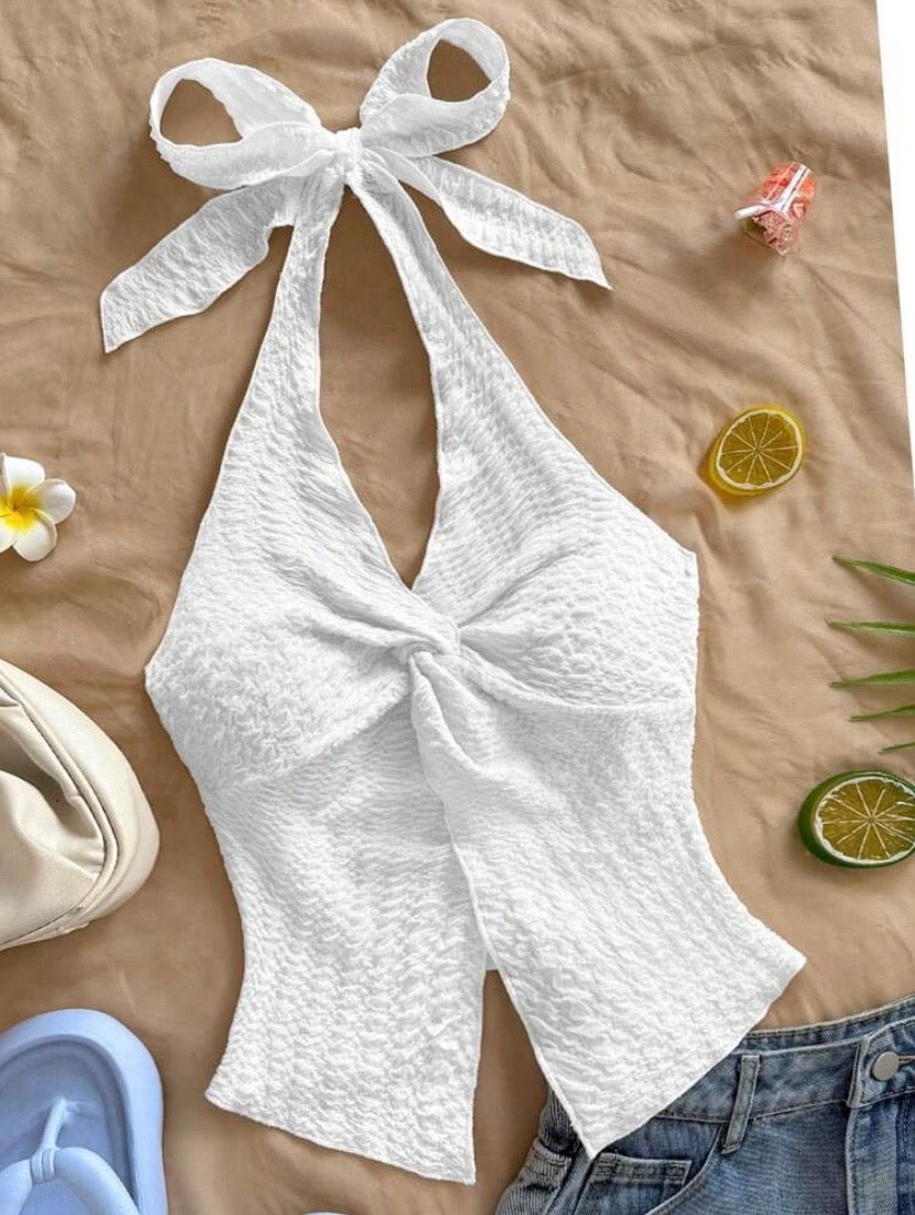 Top camisole tendance pour femme avec col halter, dos ouvert, détail noué et fente élégante pour un style séduisant et moderne