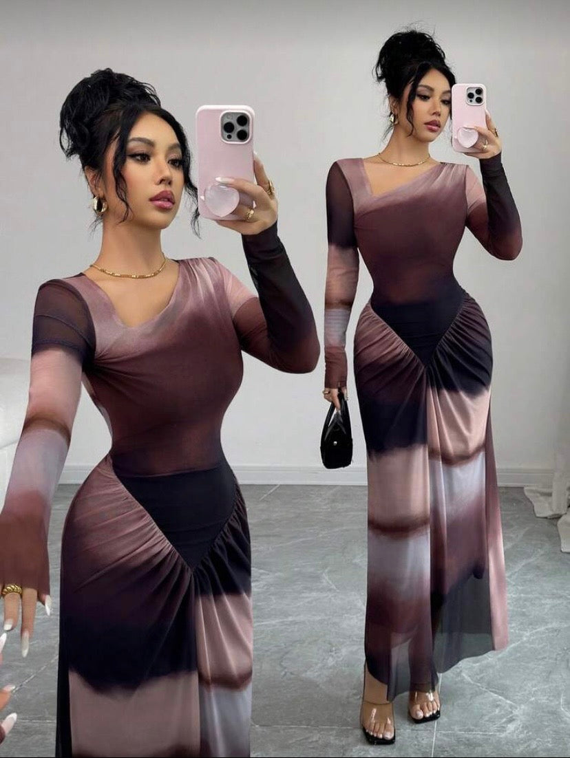 Robe élégante à maille et imprimé tie-dye, col asymétrique, coupe ajustée avec bas volant et fronces ✨