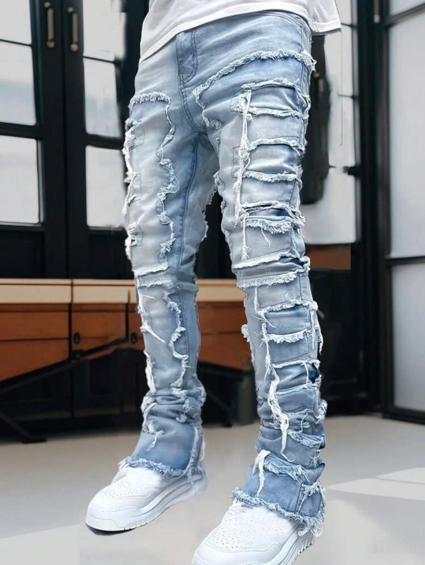 Jean streetwear pour homme avec détails à franges superposées, style créatif et inspiration emo pour un look urbain audacieux.