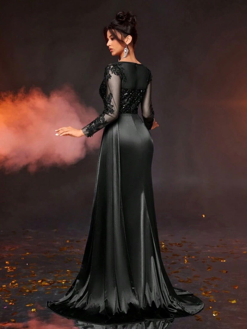 Robe longue élégante et luxueuse à col V avec manches longues, broderies en dentelle et sequins, coupe sirène moulante avec détails transparents, idéale pour mariages, galas et soirées habillées