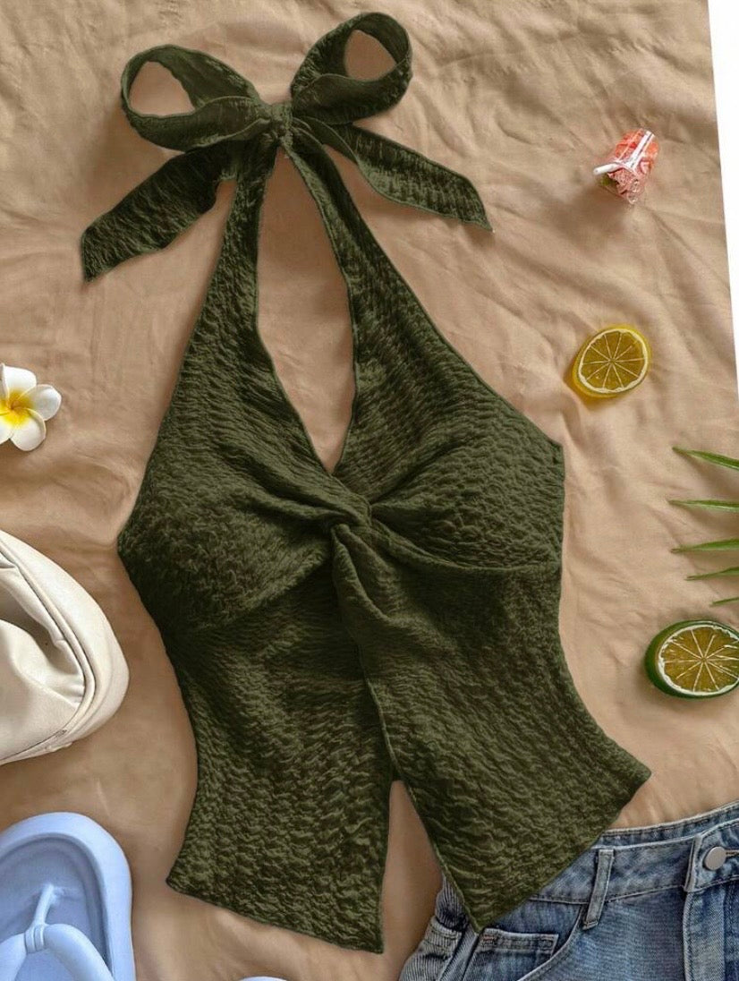 Top camisole tendance pour femme avec col halter, dos ouvert, détail noué et fente élégante pour un style séduisant et moderne