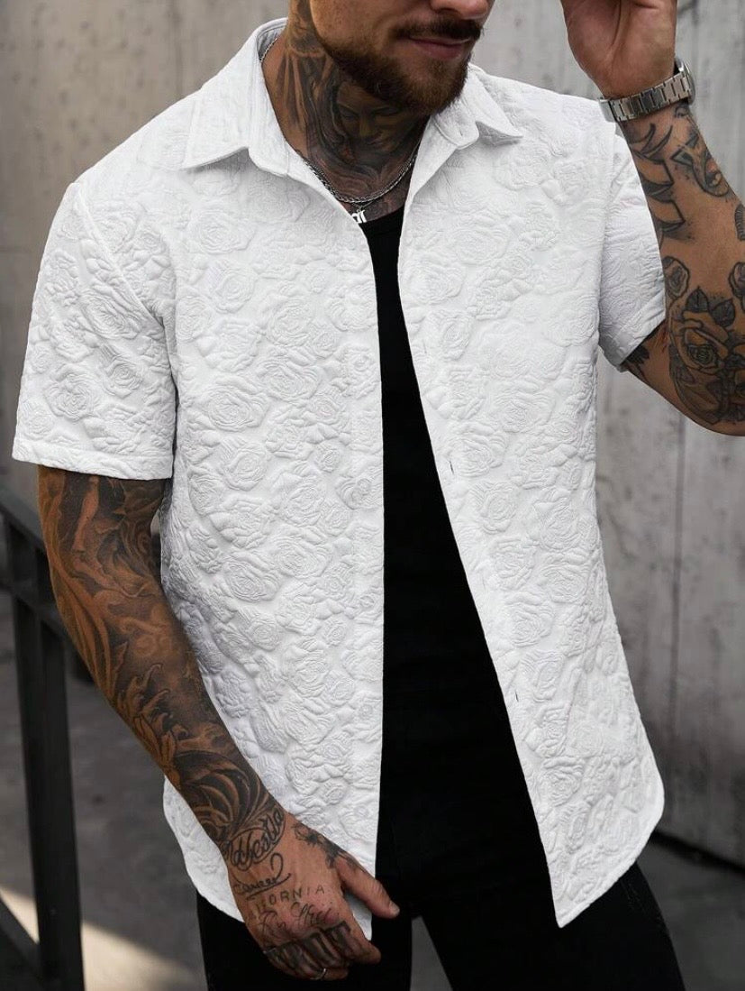 Chemise décontractée pour homme à manches courtes et boutons sur le devant, coupe simple et élégante pour l’été.