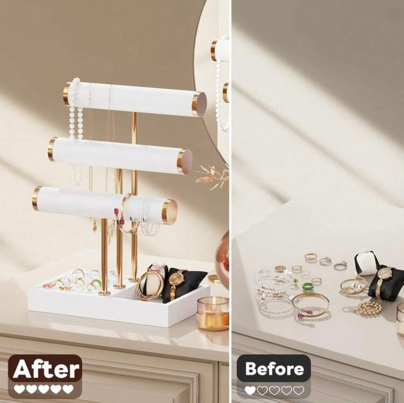 Présentoir à bijoux 3 niveaux beige avec support pour colliers, bracelets et bagues, idéal pour organiser et exposer ses accessoires.