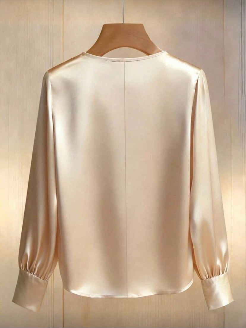 Blouse satinée à manches longues avec perles décoratives, coupe fluide et élégante 👚