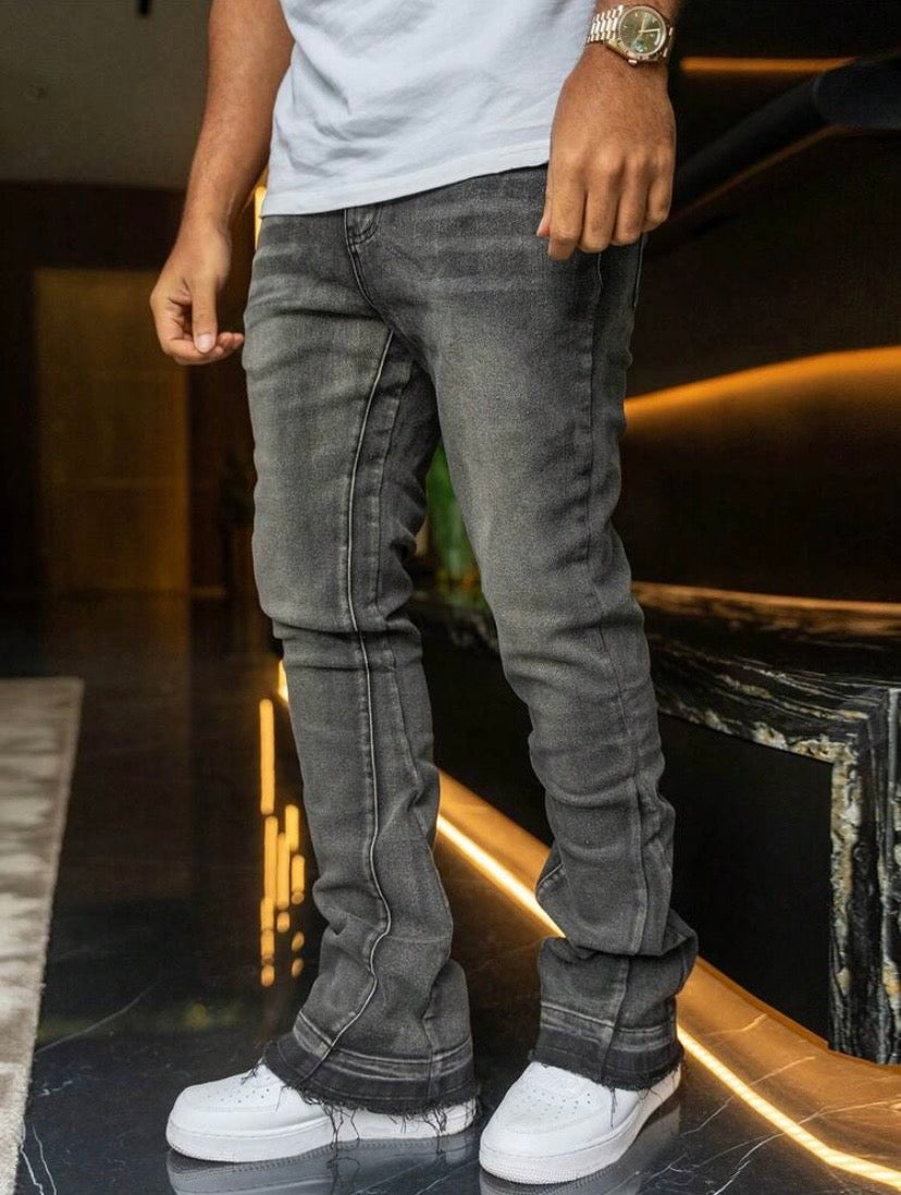 Jean slim pour homme en denim stretch effet usé, style streetwear décontracté adapté à toutes les saisons.