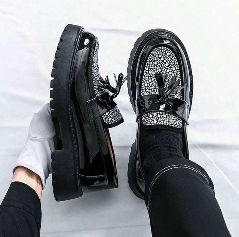 Chaussures habillées pour homme en similicuir avec double boucle style monk strap, idéales pour mariages, soirées et occasions formelles.