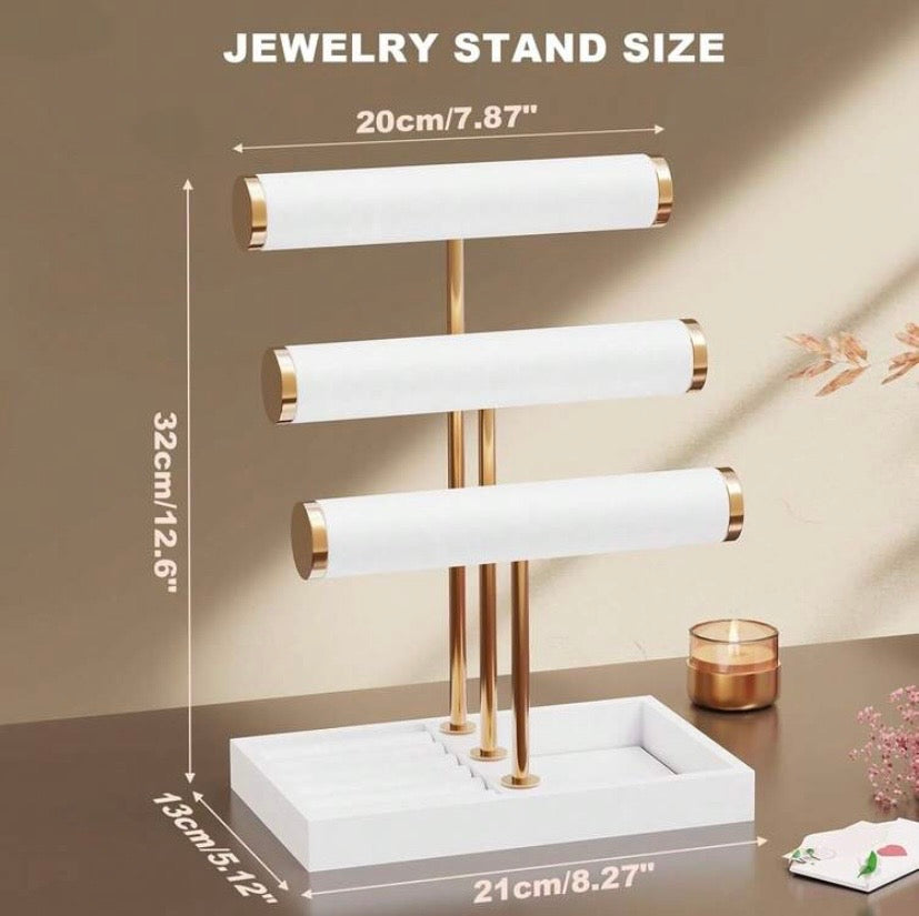 Présentoir à bijoux 3 niveaux beige avec support pour colliers, bracelets et bagues, idéal pour organiser et exposer ses accessoires.