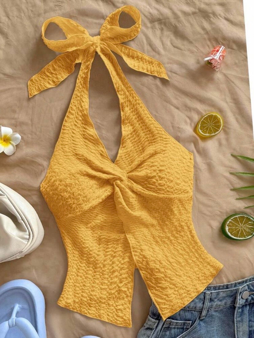 Top camisole tendance pour femme avec col halter, dos ouvert, détail noué et fente élégante pour un style séduisant et moderne