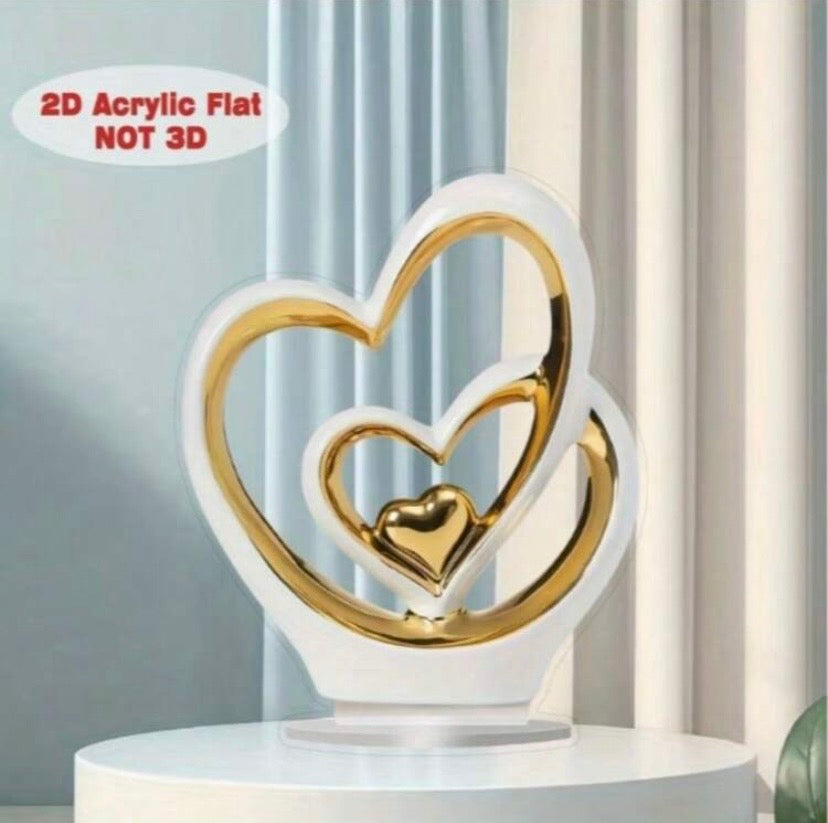 Décoration en acrylique avec cœur doré électroplaqué et inscription « Love », idéale pour le salon, le bureau ou comme cadeau romantique.