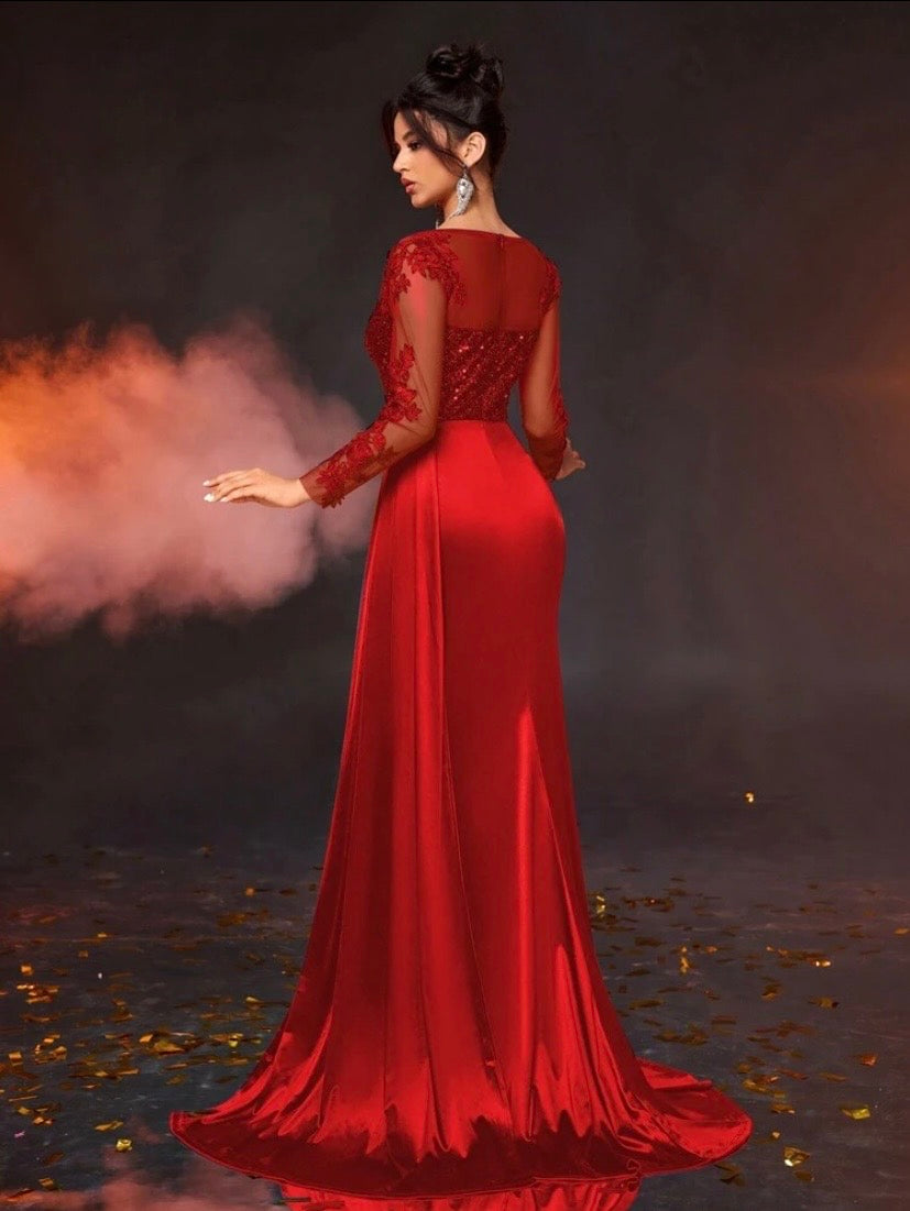 Robe longue élégante et luxueuse à col V avec manches longues, broderies en dentelle et sequins, coupe sirène moulante avec détails transparents, idéale pour mariages, galas et soirées habillées
