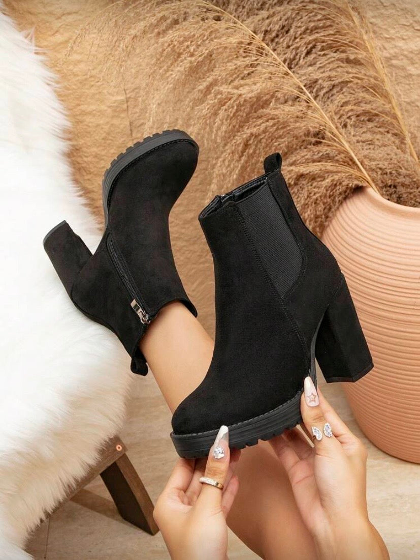 Bottines Chelsea Femme à Plateforme – Talon Haut Épais, Bout Rond, Style Élégant avec Détails Décoratifs