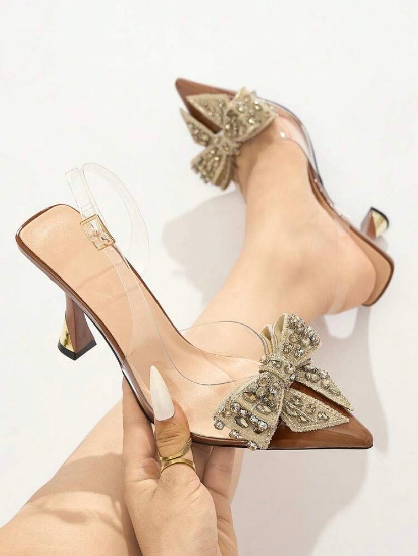 Escarpins élégants pour femme à bout pointu en PVC transparent avec nœud strass et bride, talons kitten idéals pour soirée, mariage et occasions spéciales, couleur champagne