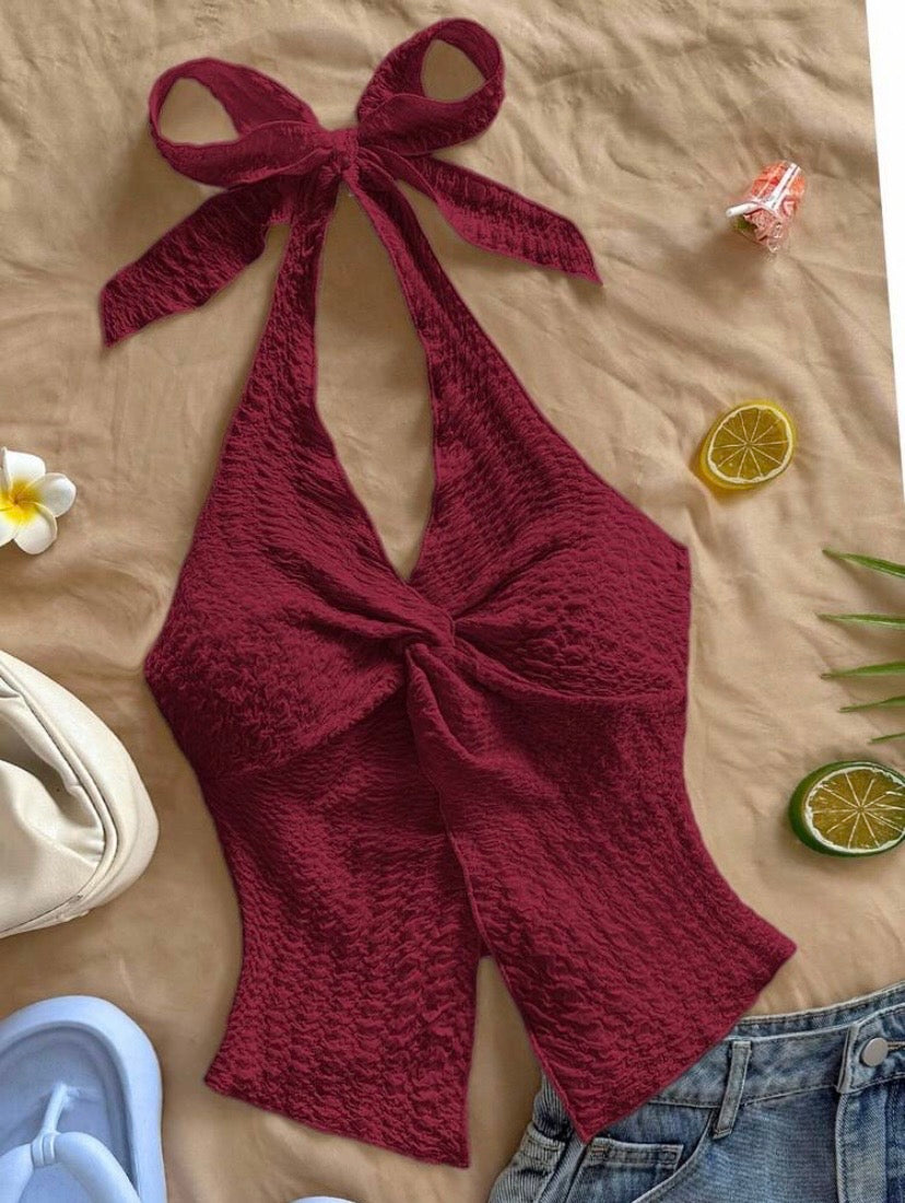 Top camisole tendance pour femme avec col halter, dos ouvert, détail noué et fente élégante pour un style séduisant et moderne