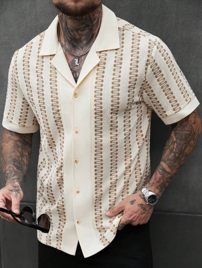 Chemise décontractée pour homme à manches courtes avec col cubain et design à contrastes, style léger et estival, adaptée aux loisirs, voyages et occasions semi-formelles