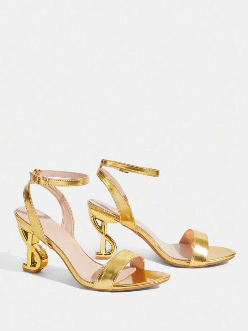 Sandales à talons pour femme au style élégant et raffiné avec brides et grands strass brillants, idéales pour soirées, rendez-vous et occasions habillées d’été