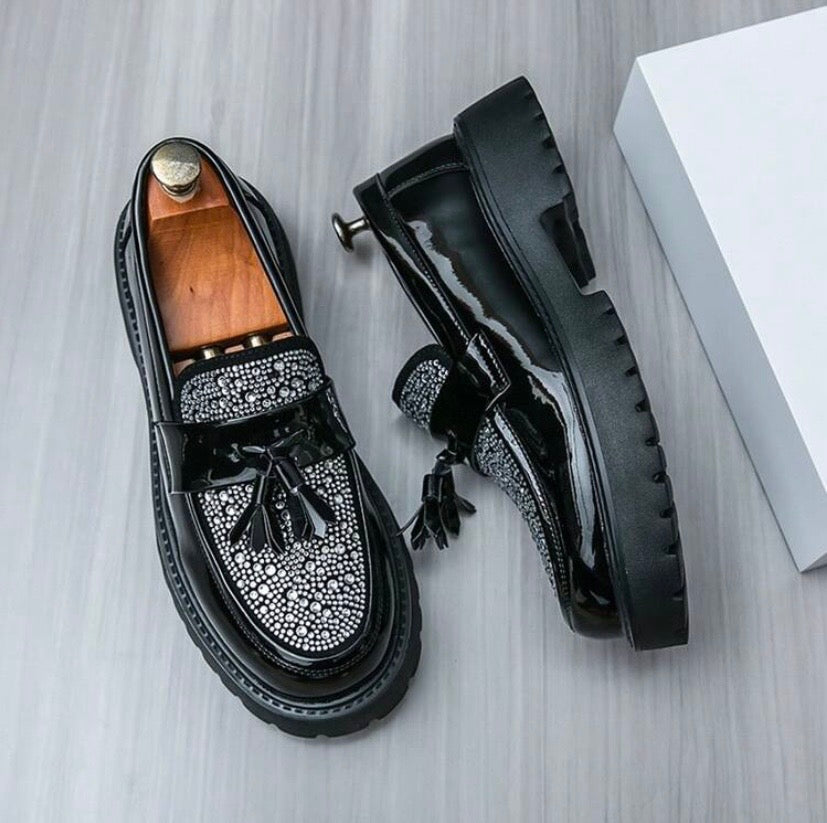 Chaussures habillées pour homme en similicuir avec double boucle style monk strap, idéales pour mariages, soirées et occasions formelles.