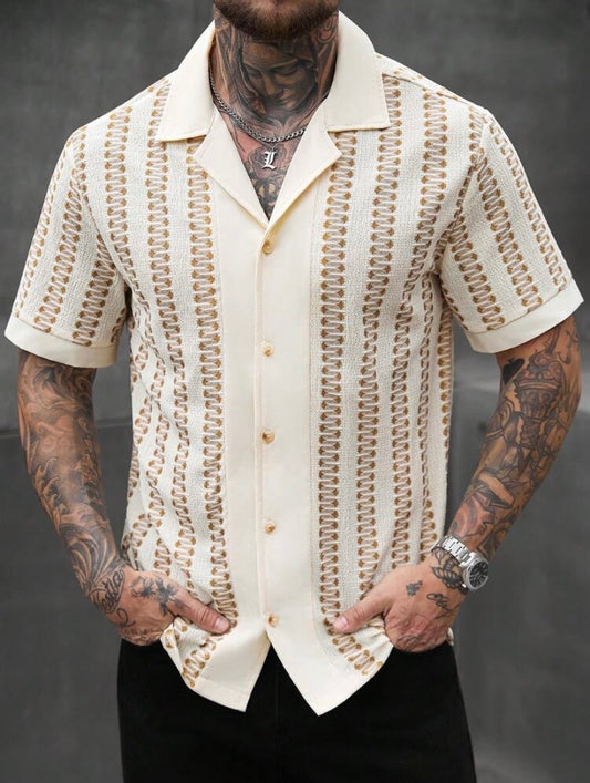 Chemise décontractée pour homme à manches courtes avec col cubain et design à contrastes, style léger et estival, adaptée aux loisirs, voyages et occasions semi-formelles