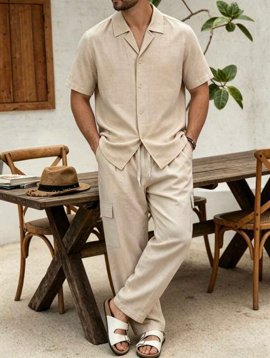 Ensemble homme avec chemise à col et pantalon droit, style décontracté et moderne, idéal pour le quotidien, les loisirs et les activités de plein air.
