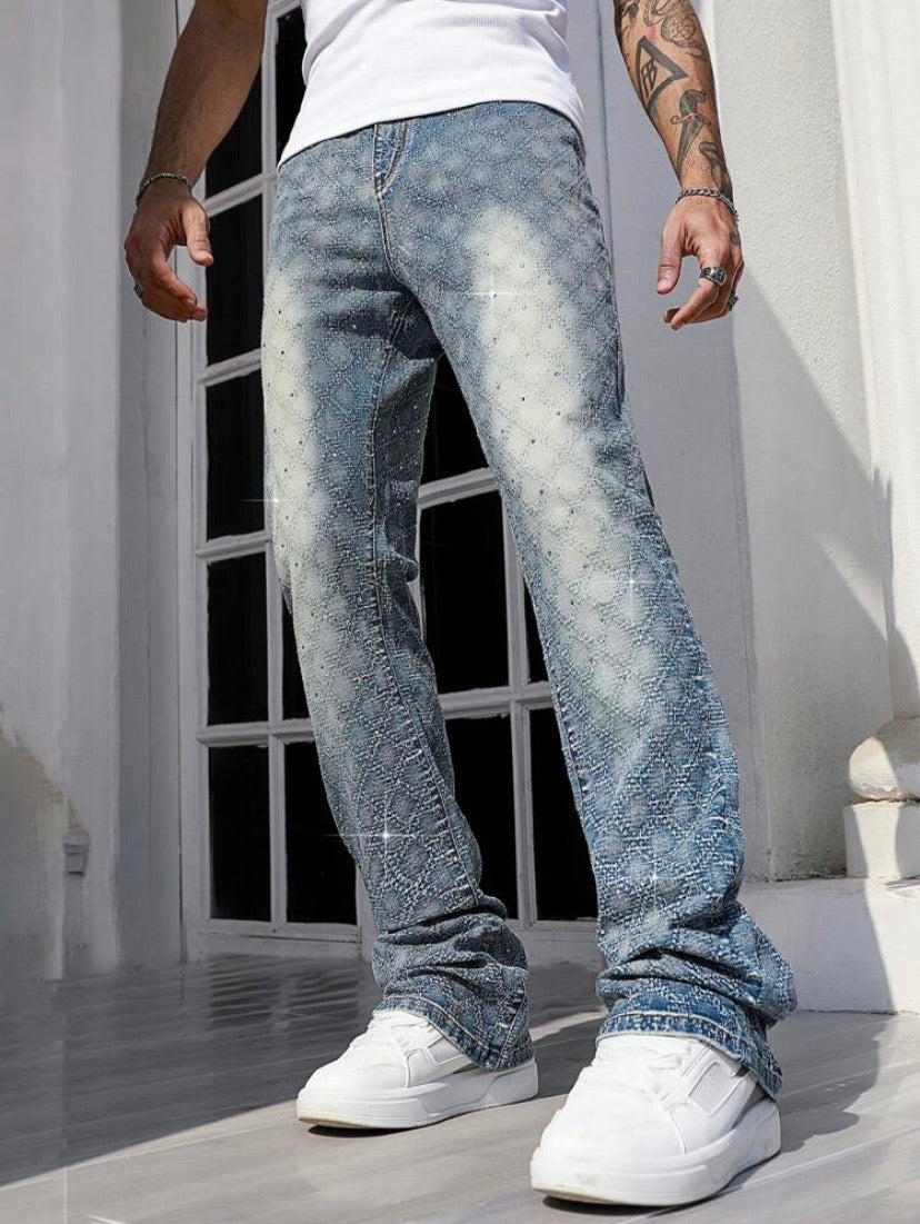 Jean skinny coupe droite pour homme avec poches, style casual streetwear, idéal pour un usage quotidien.