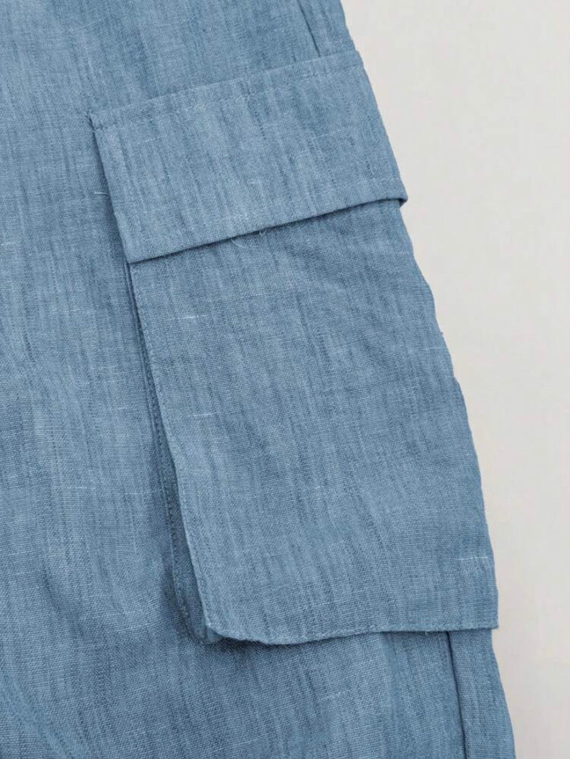 Ensemble décontracté pour homme avec chemise à col mao et pantalon ample effet lin, idéal pour les sorties, voyages et vacances d’été.