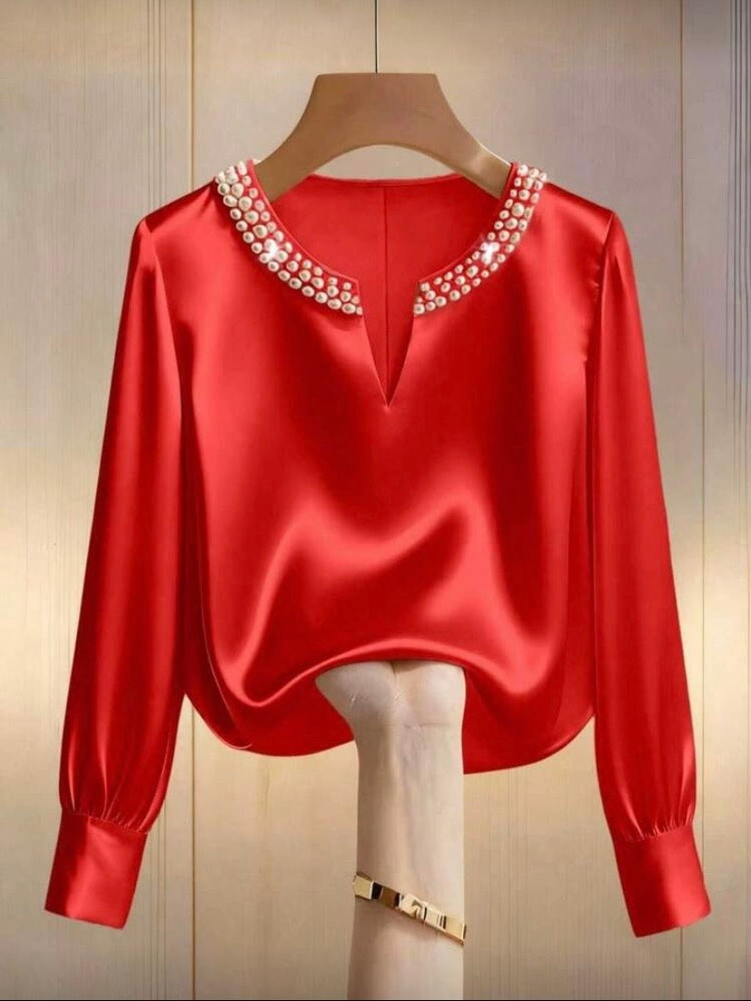 Blouse satinée à manches longues avec perles décoratives, coupe fluide et élégante 👚