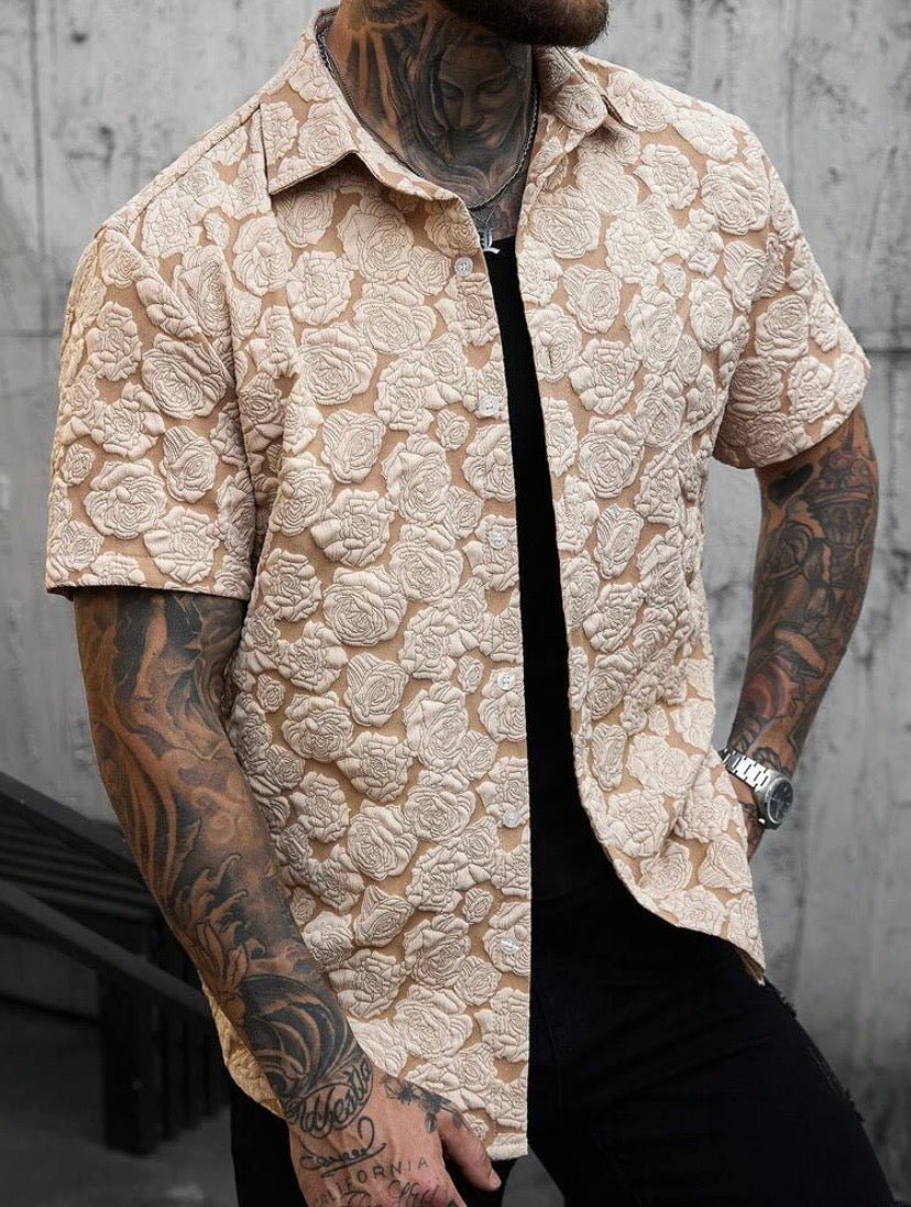 Chemise décontractée pour homme à manches courtes et boutons sur le devant, coupe simple et élégante pour l’été.