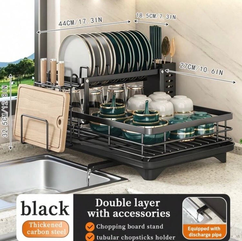 Égouttoir à vaisselle double niveau en métal et acier carbone, avec supports pour couverts, couteaux et tasses, design robuste et gain de place pour une cuisine organisée.