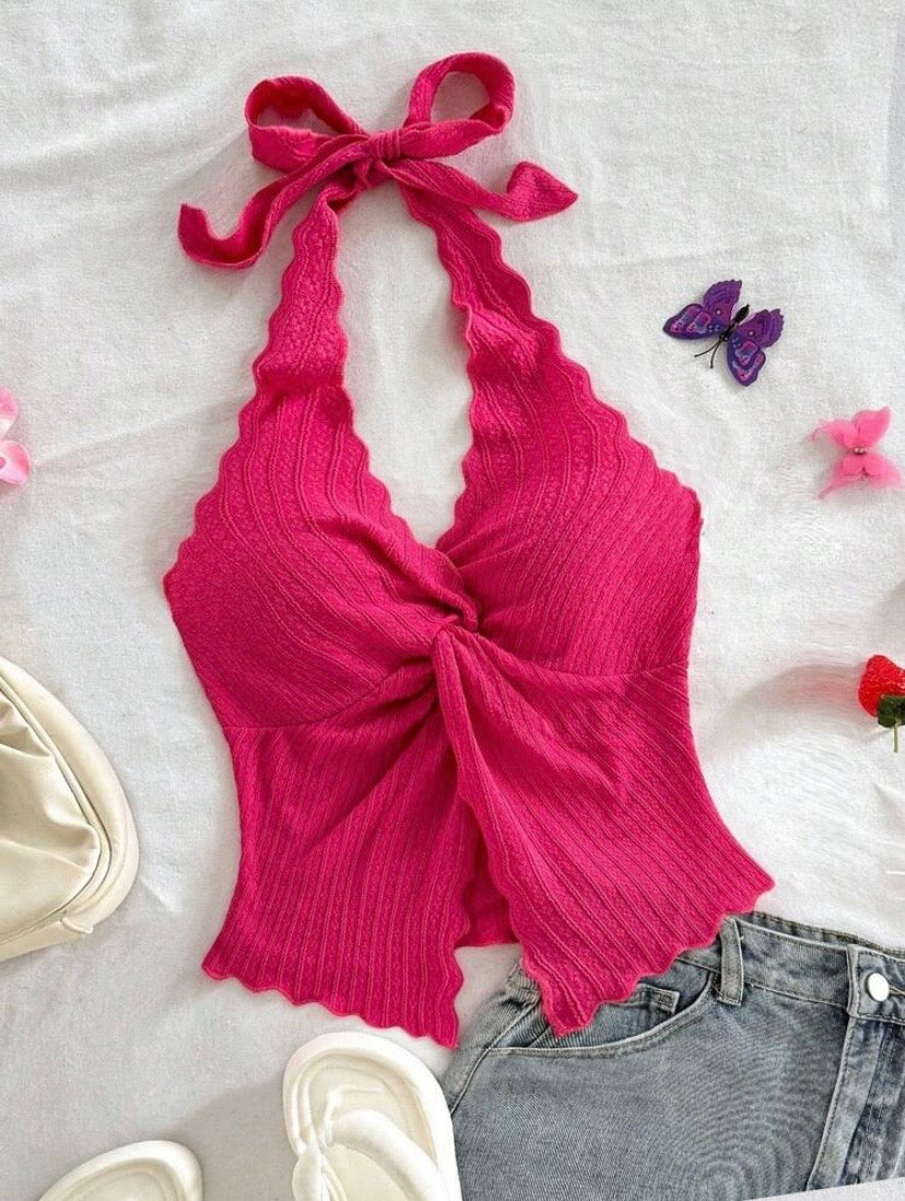 Top camisole tendance pour femme avec col halter, dos ouvert, détail noué et fente élégante pour un style séduisant et moderne