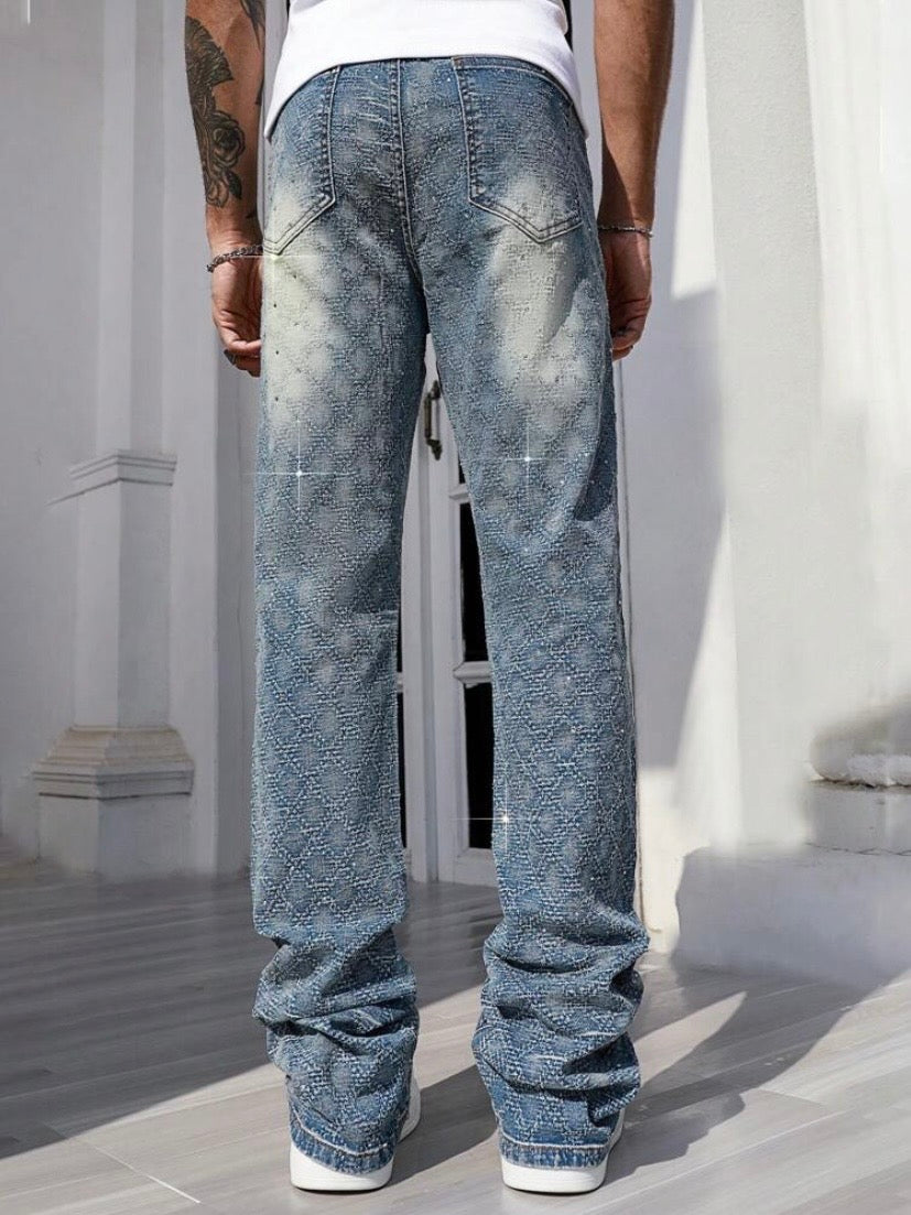 Jean skinny coupe droite pour homme avec poches, style casual streetwear, idéal pour un usage quotidien.