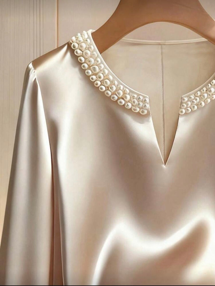 Blouse satinée à manches longues avec perles décoratives, coupe fluide et élégante 👚