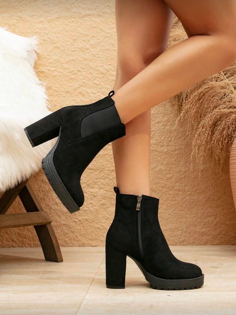 Bottines Chelsea Femme à Plateforme – Talon Haut Épais, Bout Rond, Style Élégant avec Détails Décoratifs