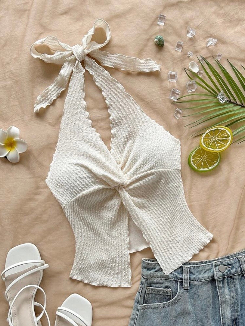 Top camisole tendance pour femme avec col halter, dos ouvert, détail noué et fente élégante pour un style séduisant et moderne