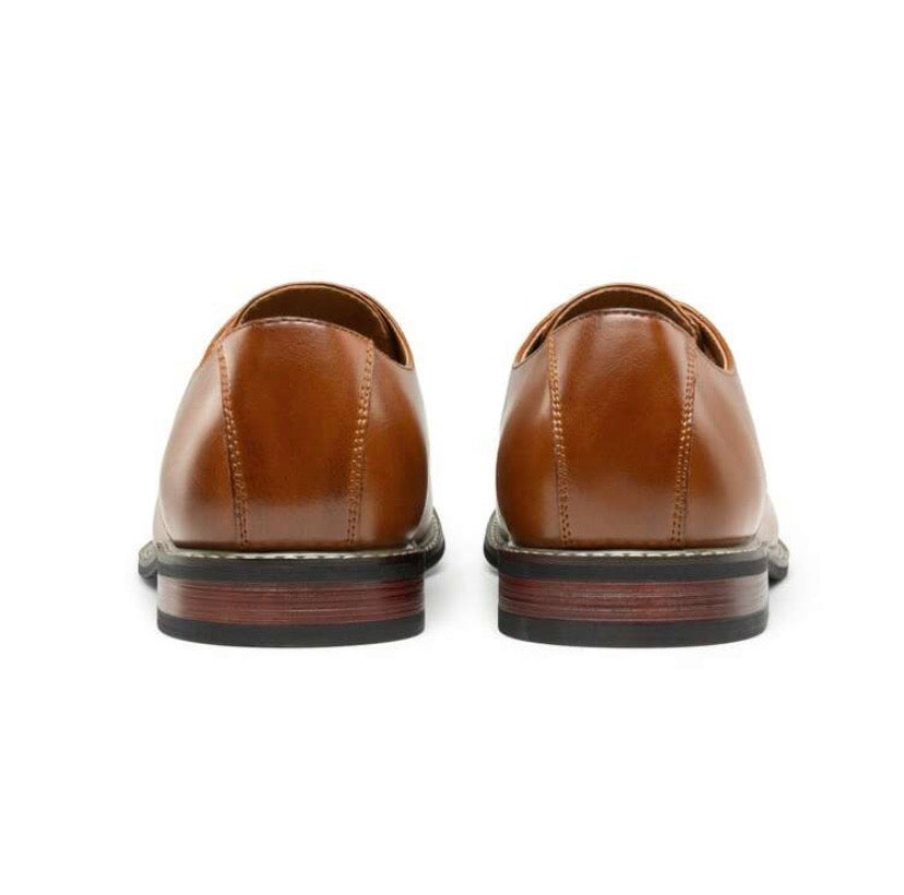 Chaussures Oxford classiques pour homme à lacets, au design moderne et élégant pour les occasions formelles.