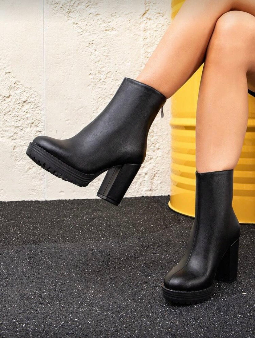 Bottines Chelsea Femme à Plateforme – Talon Haut Épais, Bout Rond, Style Élégant avec Ornements Raffinés