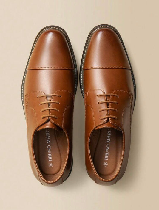 Chaussures Oxford classiques pour homme à lacets, au design moderne et élégant pour les occasions formelles.