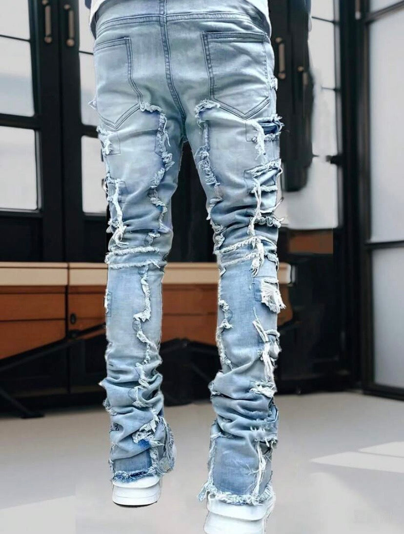 Jean streetwear pour homme avec détails à franges superposées, style créatif et inspiration emo pour un look urbain audacieux.