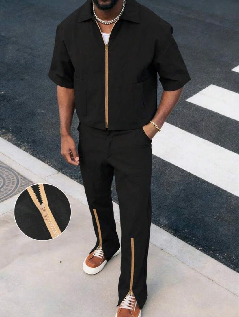 Ensemble 2 pièces pour homme avec haut zippé à manches courtes et pantalon léger, idéal pour un style décontracté au quotidien en été.
