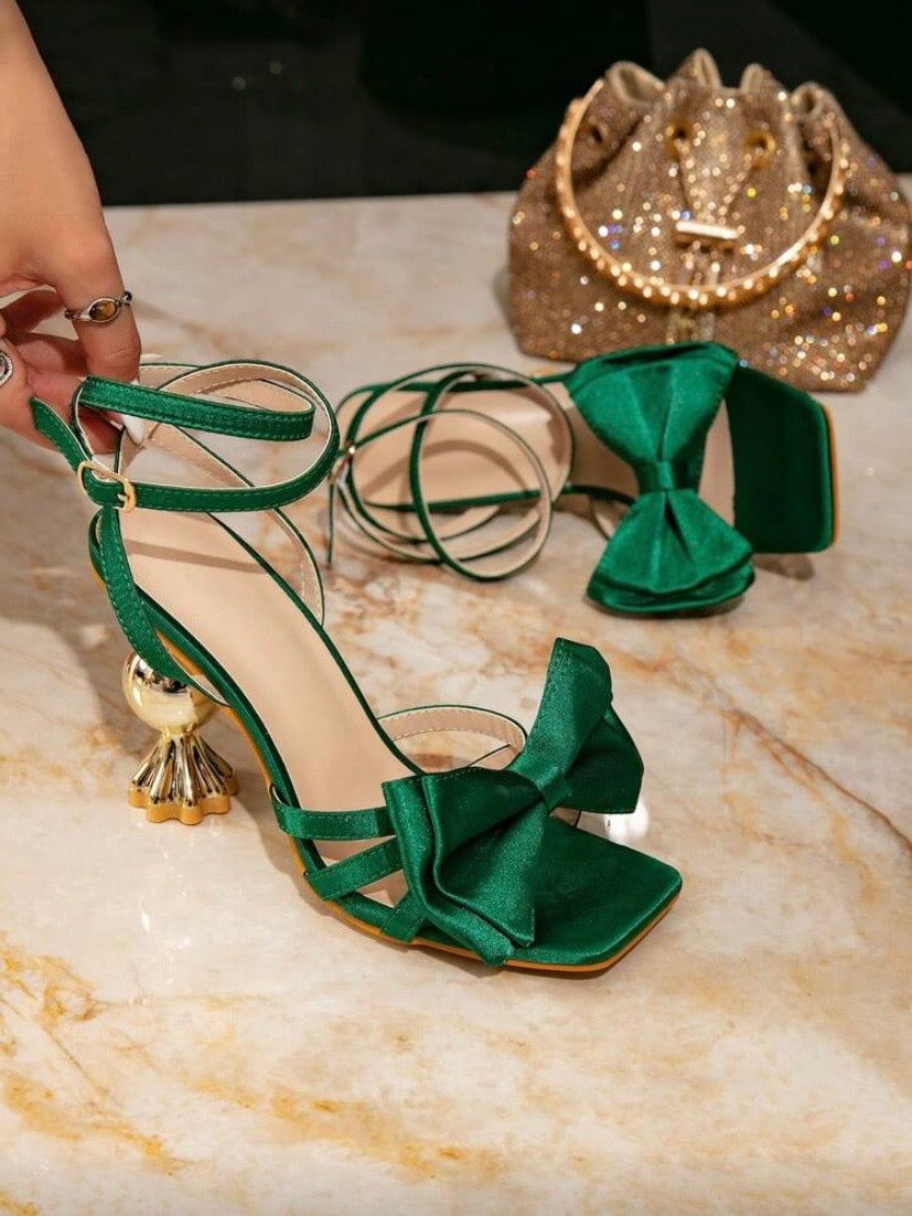 Sandales à talons hauts avec brides et nœud décoratif, style élégant pour occasions formelles 👠✨