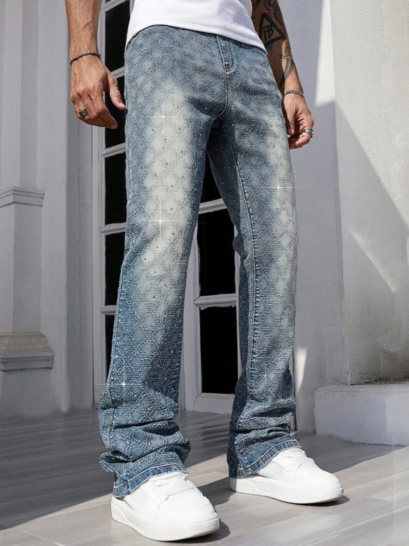 Jean skinny coupe droite pour homme avec poches, style casual streetwear, idéal pour un usage quotidien.