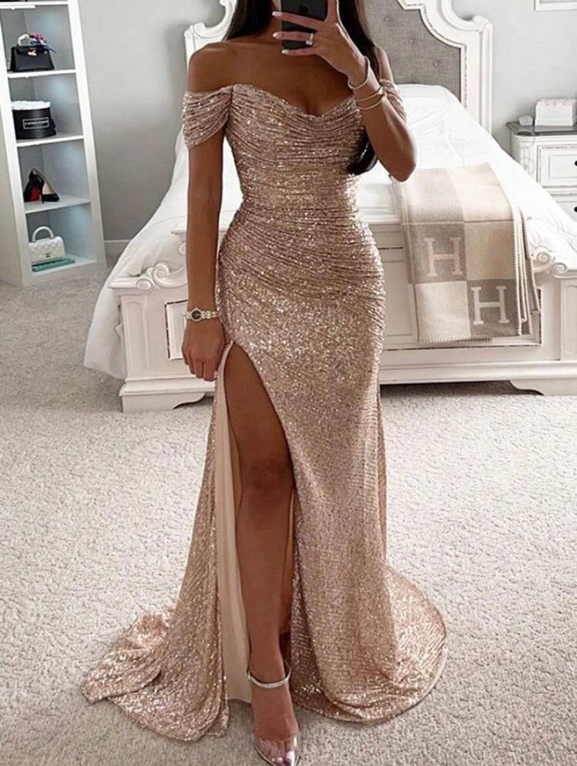 Robe de soirée élégante pour femme à col V et épaules dénudées, taille haute et détails à sequins plissés