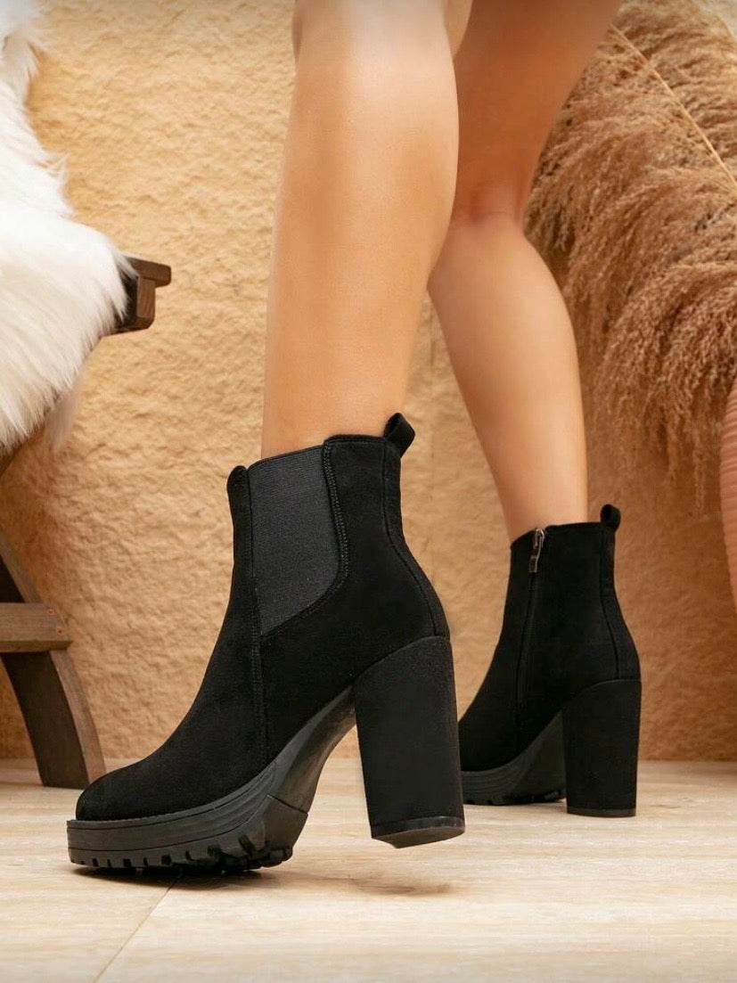 Bottines Chelsea Femme à Plateforme – Talon Haut Épais, Bout Rond, Style Élégant avec Détails Décoratifs
