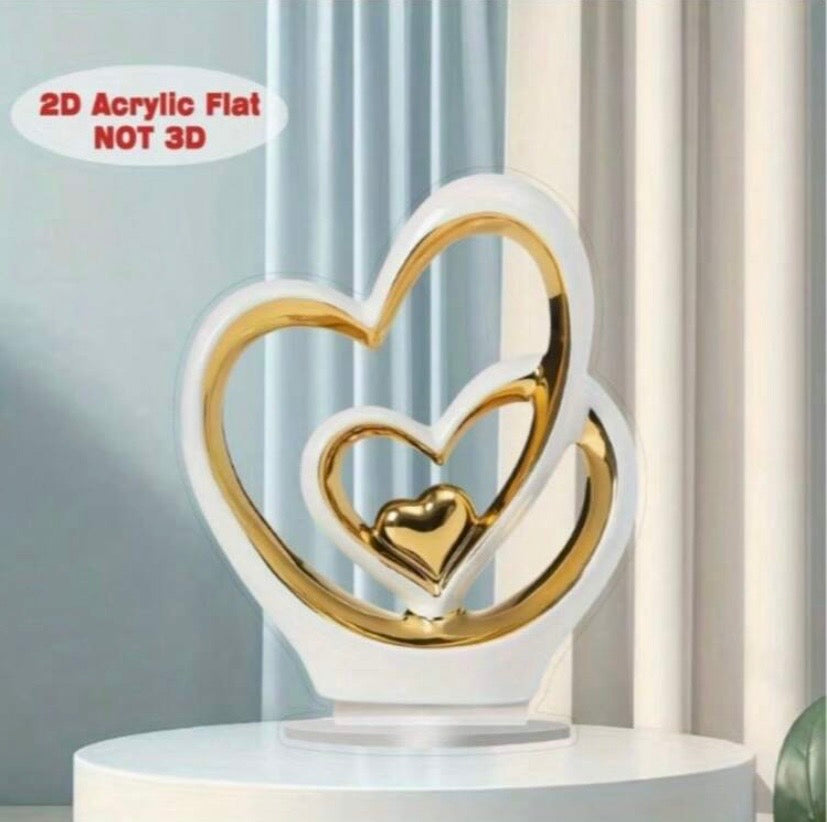 Décoration en acrylique avec cœur doré électroplaqué et inscription « Love », idéale pour le salon, le bureau ou comme cadeau romantique.