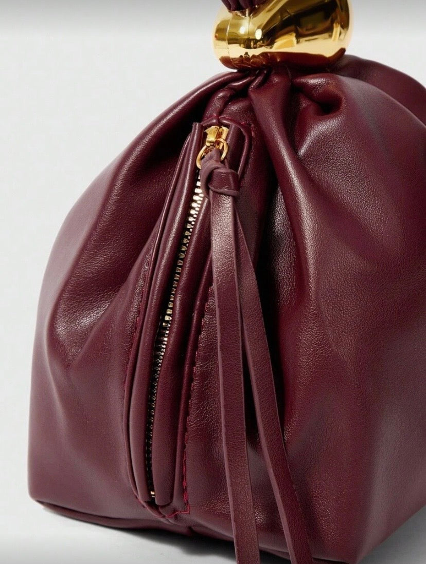 Mini sac nuage plissé en simili cuir avec fermeture éclair et détails métalliques, style élégant pour usage quotidien 👜