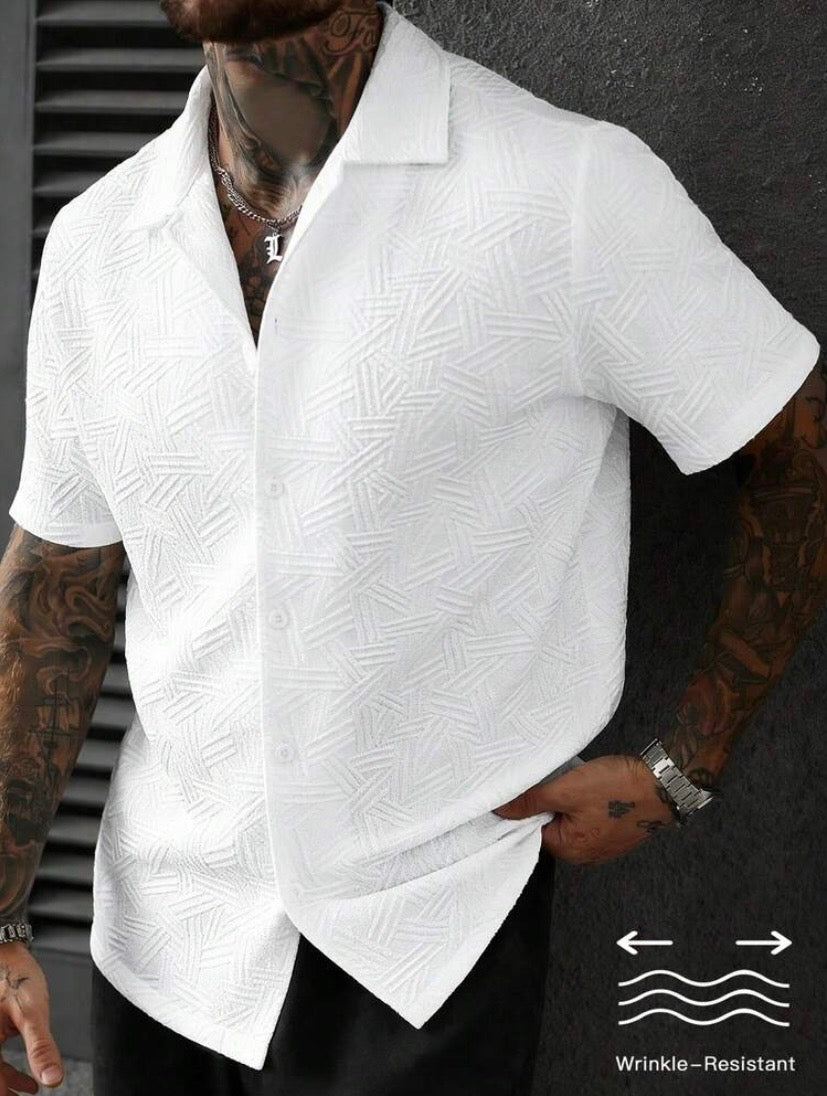 Chemise casual pour homme à manches courtes avec col à contraste et design patchwork, style estival moderne à boutonnière, idéale pour une tenue décontractée quotidienne